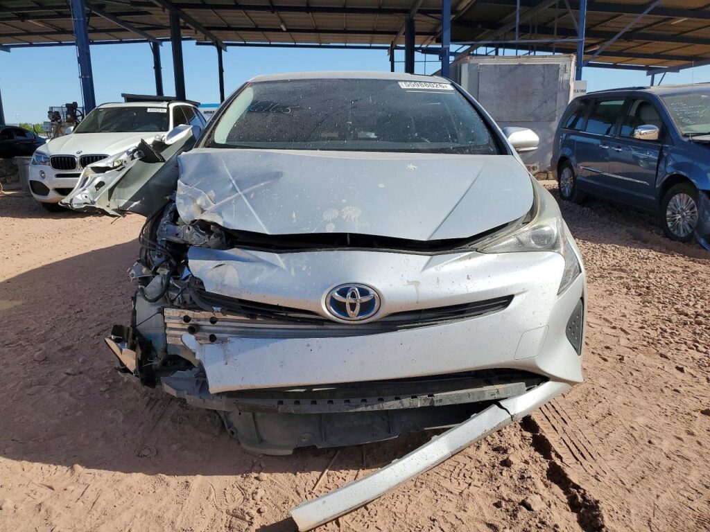 2016 Toyota Prius – Radiators